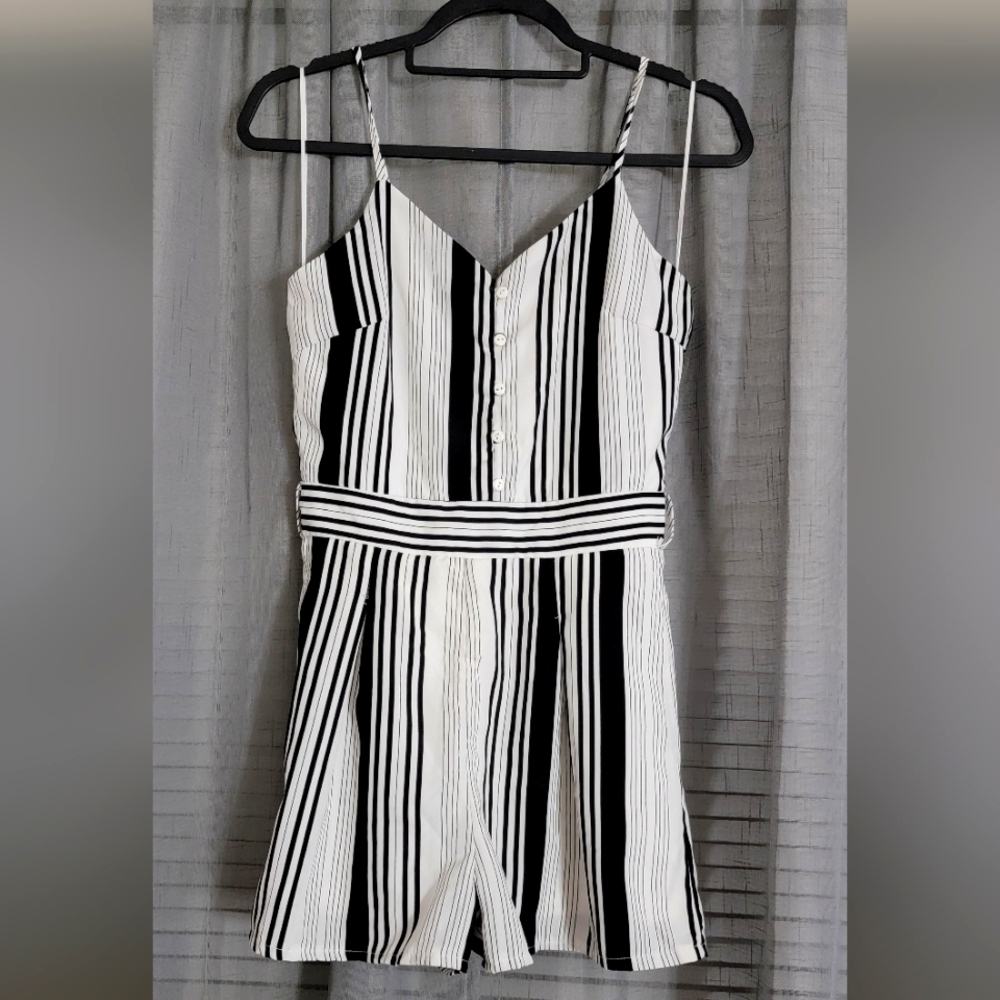 Boohoo Black and White Striped Romper Size 8